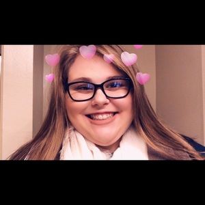 Meet your Posher, Caroline